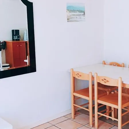 Charmante Maison De T3 Dans Avec Piscine *